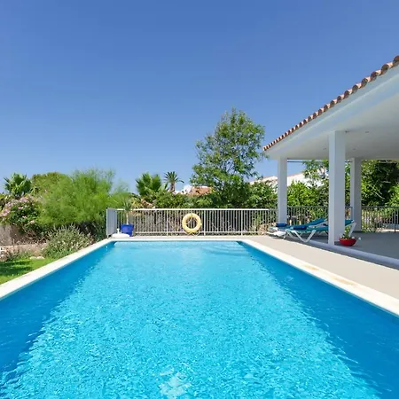 Abril Villa