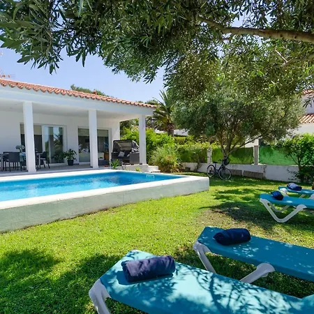Abril Villa Binisafua