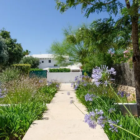 Abril Villa *