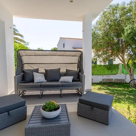 Abril Villa *